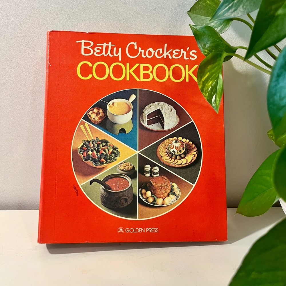 Betty Crocker's Red Pie Cookbook , Hardcover Book, Spiral Edition